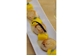 Noix De Saint Jacques Poelees Vanillees Et Mangue Fraiche Recettes De Cuisine Repas Gastronomique Repas Gastronomique Facile