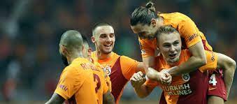 Le 6 février 2011, il marque son premier but de la tête pour galatasaray contre eskisehirspor à la 11 e minute. Jf8lej Yv Dam