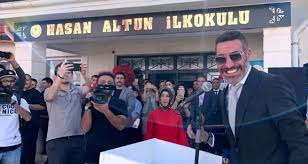 * hakan altun hayat hikayesinin en güzel eserlerinden birini köklerinin bulunduğu şehir siirt'te hayata geçirdi. Hakan Altun Memleketi Siirt Te Babasi Adina Okul Yaptirdi Dailymotion Video