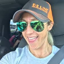 Renee Head's Instagram, Twitter & Facebook