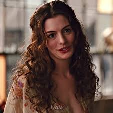 Maggie Murdock's Instagram, Twitter & Facebook