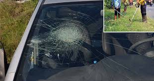 Sebenarnya anda boleh baiki kereta anda yang dilanggar itu dengan claim insurance kereta yang langgar anda tersebut. Cermin Kereta Pecah Atau Retak Akibat Kerja Potong Rumput Buat 3 Langkah Ini Untuk Claim Vanilla Kismis