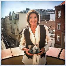 Října 2020 v kulturním klubu skuteč. Supraphon Dnes Nas V Supraphonu Navstivila Pani Marie Rottrova Ktere Uz Pristi Patek 19 Rijna Vyjde Album Lady Soul Mapujici Jeji Nejvetsi Hity Se Soulovou Dusi Chcete Li Mit Tuto Novinku Jako