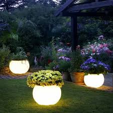 Cool Idea Using Rustoleums Glow In The Dark Paint Paint It On Pots And Set Them Around The Deck Or Pool They Absorb Sunlight D Comment Amenager Son Jardin