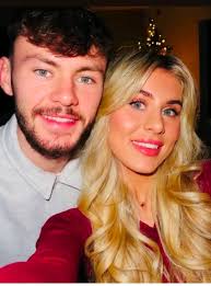 🫣 A picture of Matthew Booth and his girlfriend in matching Christmas  looks ignited a fierce conversation about how their relationship started.  Photo in the comments. Image: bonganimthombeni_1 (Instagram)