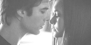 Damon elena gilbert blanco y negro GIF en GIFER