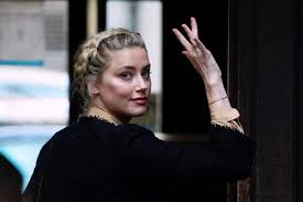 She deserves to be death!! Amber Heard Says Johnny Depp Threw Bottles At Her Like Grenades Entertainment The Jakarta Post