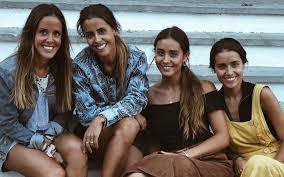 Sofia ribeiro está a aproveitar uns dias de descanso longe dos olhares mediáticos. Irmas E Mamas Patrocinio As Coincidencias Entre Carolina E Mariana Na Hora De Dar A Luz Vip Pt