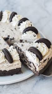 This No Bake Oreo Cheesecake Is Made With Just A Few Ingredients It S So Silky Smooth And Loaded With Chunks Desserts Oreo Cheesecake Recipes Oreo Cheesecake