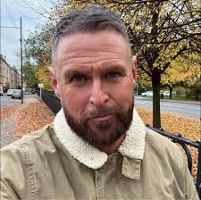 Tom Hiddleston might be the best impersonator EVER!