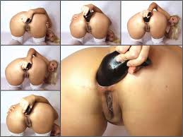 Transparent Tunnel Plug - Experience this girl's insertion of a transparent tunnel plug in her rosebutt anal in the bathtub