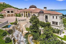 7 Of Austin S Lakeview Wedding Venues See Prices Wedding Venues Waterfront Wedding Venue Villa Del Lago Austin