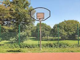 Basketball is a team sport in which two teams, most commonly of five players each, opposing one another on a rectangular court, compete with the primary objective of shooting a basketball (approximately 9.4 inches (24 cm) in diameter) through the defender's hoop. Basketballplatz Koln Ubersicht Der Besten Basketballplatze In Koln Spotguru