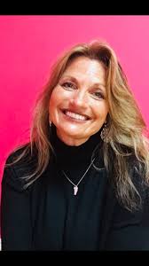 Lisa Kalinowski's Instagram, Twitter & Facebook