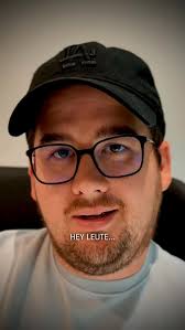 Das Serien-Tattoo 👀🙏🏻 #comedydeutschland #comedyliveshow #humor #funny  #lustig #comedy #lustiges #christall #deutschland 📸 Robert Maschke