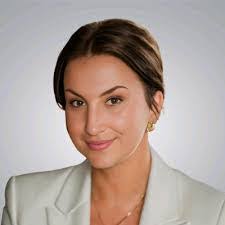 Sarah Zeis's Instagram, Twitter & Facebook