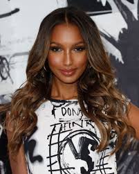 Garnier nutrisse ultra color b4, caramel chocolate, is designed to lighten up to 3 levels without bleach. 14 Caramel Hair Colors You Need To Try This Summer Caramel Hair Color Ideas