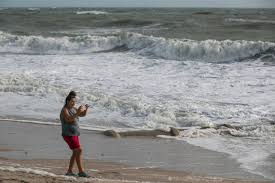 Now, if you've ever tried it you'll know that metal detector hunts are beach metal detector escapades are especially great since the ocean spills its contents out to the one such place is the florida beach, where twelve spanish ships got wrecked centuries ago and. Florida Man Discovers 18th Century Spanish Coins On Beach Miami Herald