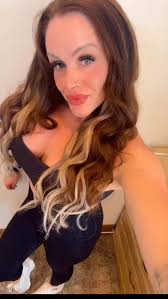 Ladies! Let’s talk MOOD! ✨🙋🏻‍♀️, How much of your life experience is  dictated by your mood?, Do you often put off the things you know you should  be doing based off of your mood? , The answer is YES. ...