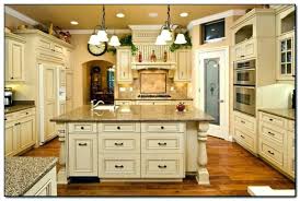 Benjamin Moore Antique White White Paint Colors For Kitchen Cabinets Benjamin Moo Antique White Kitchen Classic Kitchen Cabinets Antique White Kitchen Cabinets