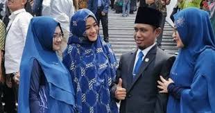 Sc aula barat itb rabu, 20 maret. Fenomena Perempuan Mandiri Mereka Menolak Dipoligami