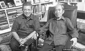 He was honoured with emeritus professor title by the uni. The Irreplaceable Khoo Kay Kim The Star