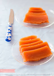 Agregue los membrillos al almíbar, vuelva al fuego la jalea y siga cocinando a fuego mínimo hasta obtener la consistencia deseada. Membrillo Casero Receta De Dulce De Membrillo Perfecto