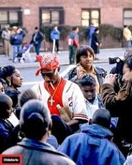 TUPAC VISITING HIS BIRTHPLACE, HARLEM 1994!! Tupac was being filmed for a TV show called “Box Talk” where guests would show where they grew up, as Tupac was born in Harlem he
