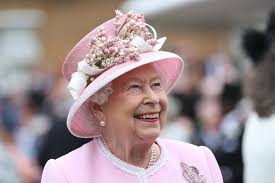 Queen elizabeth ii turns 95 this month, but will the official trooping the colour celebrations take place this summer? Queen Elizabeth Ii Das Ist Ihr Fitness Geheimnis Gala De