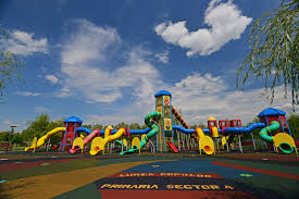 Tinytown a fost gandit ca un spatiu in care copiii experimenteaza si invata prin joaca. Parcul Oraselul Copiilor Sector 4 Bucuresti Fun Fun Slide Painting