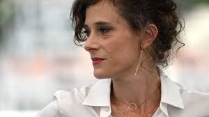 Léa Drucker à l'affiche de deux films à Cannes : "Jeune actrice, j'ai pensé  à arrêter le métier"