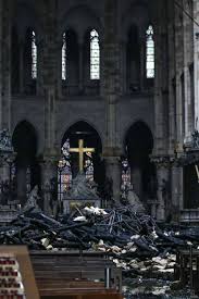 Manipulation pour augmenter la colère des gilets jaunes? Photos Incendie A Notre Dame De Paris Les Images Stupefiantes Des Degats A L Interieur De La Cathedrale Notre Dame De Paris Cathedrale Notre Dame De Paris Cathedrale