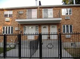 In addition the borough is home to la guardia and jfk airports as well as major train transit hubs. Rooms For Rent In Queens Ny Close To All Hospitals Main Apartment Exchange