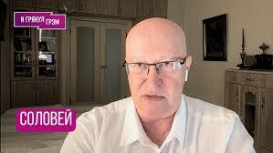 Dennis Soares's Instagram, Twitter & Facebook