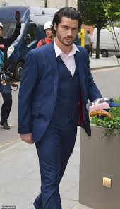 Former strictly star alex, 35, and soap actor sam, 34, who plays ken barlow's bad boy grandson alex and sam had a candlelit meal for two at fashionable dean street townhouse in london's soho, sipping cocktails and chatting affectionately. Alex Scott Enjoys A Cozy Dinner With Coronation Street Actor Sam Robertson In London Fr24 News English