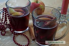 Vinul roșu fiert, aromat cu scorțișoară şi alte arome (cuişoare, felii de portocală sau lămâie) este o băutură tradițională de iarnă. Vin Rosu Fiert Mancamsanatos