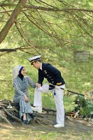 Seorang pelaut amerika, louis jordan, 37 tahun. 32 Prewed Polisi Konsep Foto Prewedding Tema Polisi Ideas Prewedding Outdoor Photographer Indonesia Pre Wedding Photos
