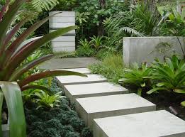 See more ideas about tropical landscaping, tropical garden, garden design. Project Lush Leafy Courtyard Modern Garden Sloped Garden Garden Design