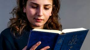 Imię do bierzmowania nie powinno być przypadkowe. Sprawdź, dlaczego wybór  imienia jest tak istotny