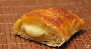 круассаны из слоеного бездрожжевого теста с ветчиной и сыром Sloenye Pirozhki S Syrom Poshagovyj Recept S Foto Na Povar Ru