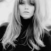Hairstyles over 60 2020, what could be said for the 60s hair trend would be elegant, noble and timeless. 1