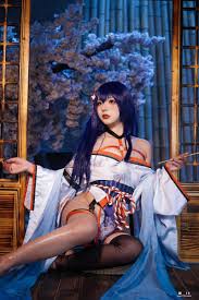 四肢伸开躺在床单上多汁屁股湿润洞