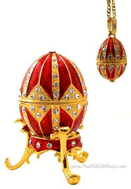 This Beautifully Designed Red Faberge Egg Replica Will Bring Beauty To Any Collectible Collection It Huevos De Faberge Decoracion De Huevos Diseno De Joyas