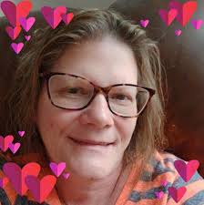 What hotels near Great Lakes have rooms with 2 queen beds and a pullout  couch?