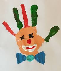 Handabdruck Bilder Ein Kleiner Faschingsclown Mit Kindern Gemalt Handabdruck Bilder Handabdrucke Basteln Clown Handwerk