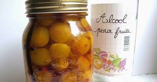 Cette Annee Les Mirabelles Sont Abondantes Pour Les Conserver Autrement Qu Au Congelateur Ou En Bocaux Recette Mirabelle Alcool Pour Fruits Compote Mirabelle