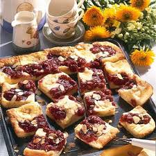 Kirsch Hefe Kuchen Vom Blech Rezept Lecker Hefe Kuchen Rezepte Hefekuchen Rezept