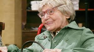 Sie ist im alter von 95 jahren verstorben. Oma Putz Trude Fukar Im Alter Von 92 Jahren Gestorben Nachrichten At