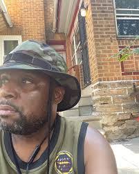 Aaron Dessau's Instagram, Twitter & Facebook