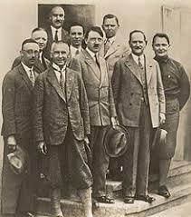 Adolf war das vierte von sechs kindern von alois und klara, aber nur eines von zwei, die die kindheit überlebten. Adolf Hitler Wikipedia